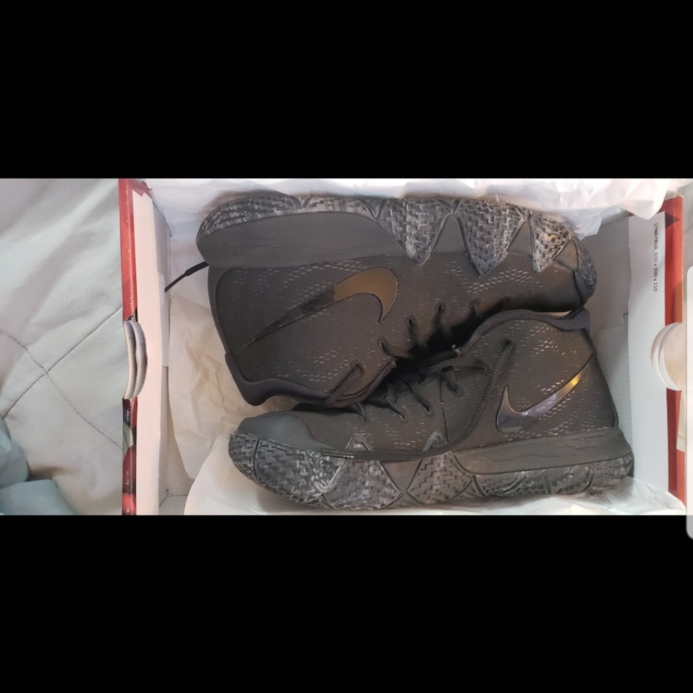 Like New, Nike Kyrie 4 Blackout